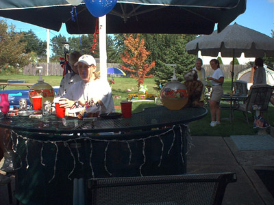 Linda_Party_090101-03.JPG 53.8K