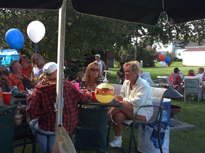 Linda_Party_090101-09.JPG 58.9K