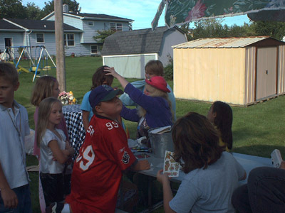 Linda_Party_090101-13.JPG 48.4K
