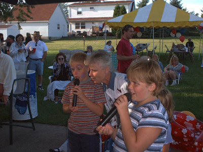 Linda_Party_090101-32.JPG 53.3K
