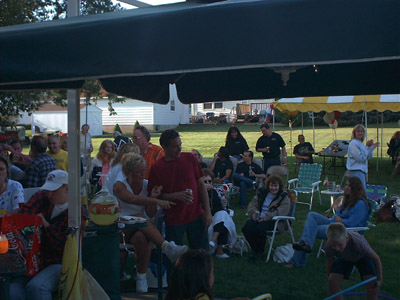 Linda_Party_090101-41.JPG 45.9K