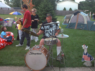 Linda_Party_090101-50.JPG 54.6K
