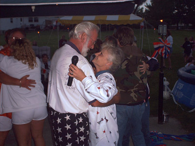 Linda_Party_090101-54.JPG 42.8K