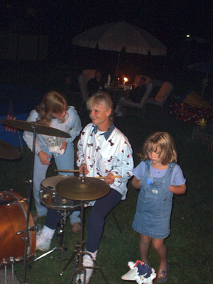 Linda_Party_090101-60.JPG 42.9K